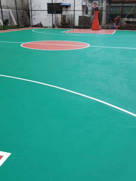 商城 球场长期使用易出现地面开裂
